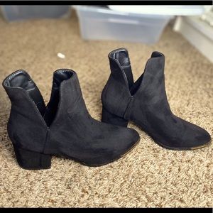 5.5 black booties